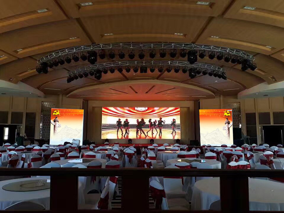 广州某国际酒店会议厅P2.5全彩LED显示屏40平米